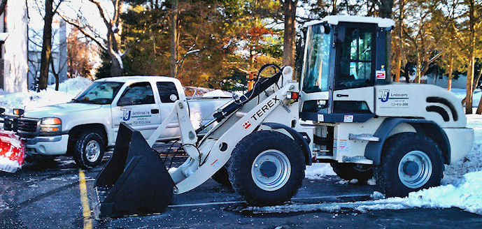 snow plow truck with extendable plow blade Blizzard
